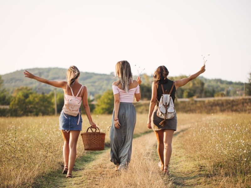 Maiwanderung mit Picknickkorb